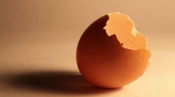 3 استخدامات عبقرية ل ” قشر البيض ” أبرزها مبيض للغسيل .. جربي بنفسك !!